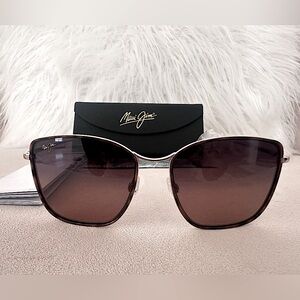 Maui Jim Toger Lily Brand New
Frame: Dark Tortoise with Gold
Lens: HCL® Bronze